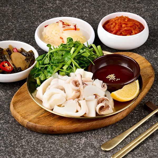 김치말이국수와 갑오징어숙회
